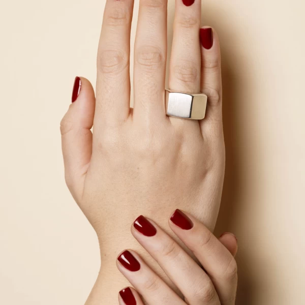 Anello Dado indossato