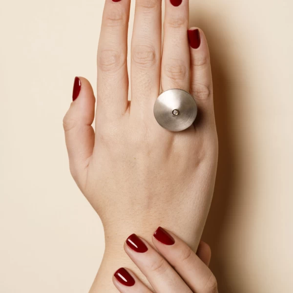 Anello Ufo indossato