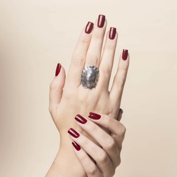 Anello tartaruga indossato