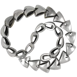 Collana a  'V'