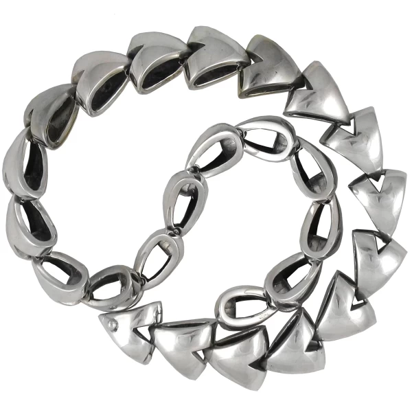 Collana a  'V'