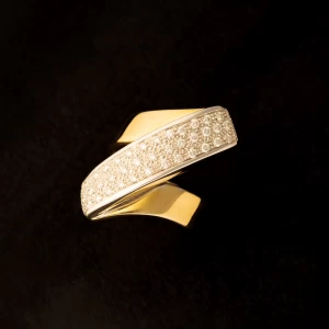 Anello a Nastro in Oro e Brillanti