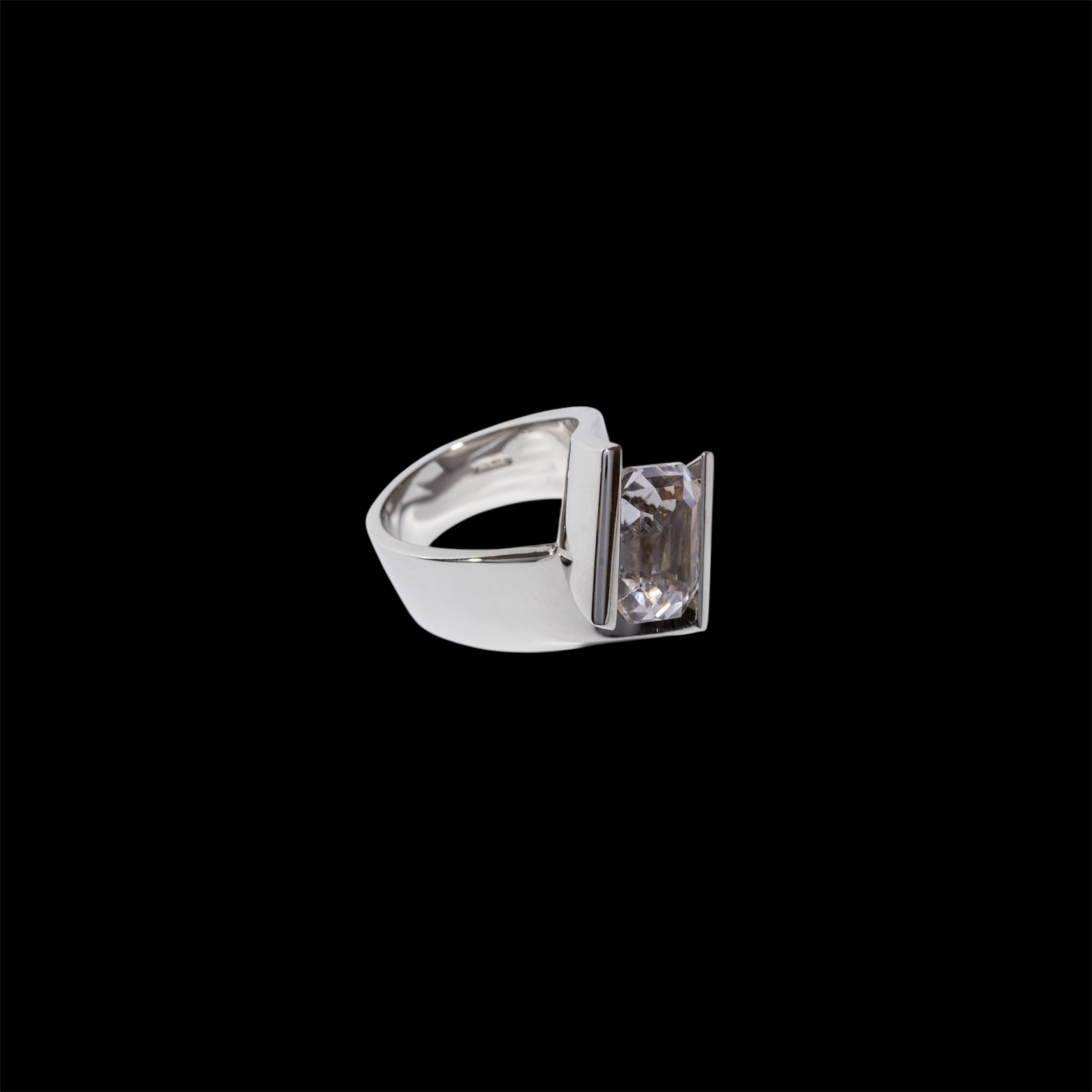 Anello in Oro Bianco e Hydenite
