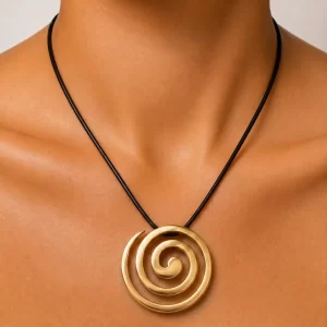 Ciondolo Conchiglia oro indossato